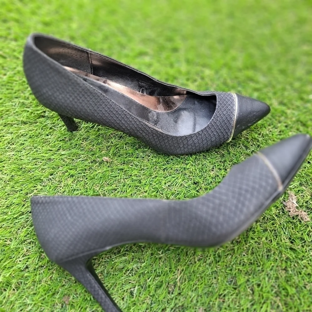 Calvin Klein Belino Black Pointed Toe Slip On Pump Size 7.5